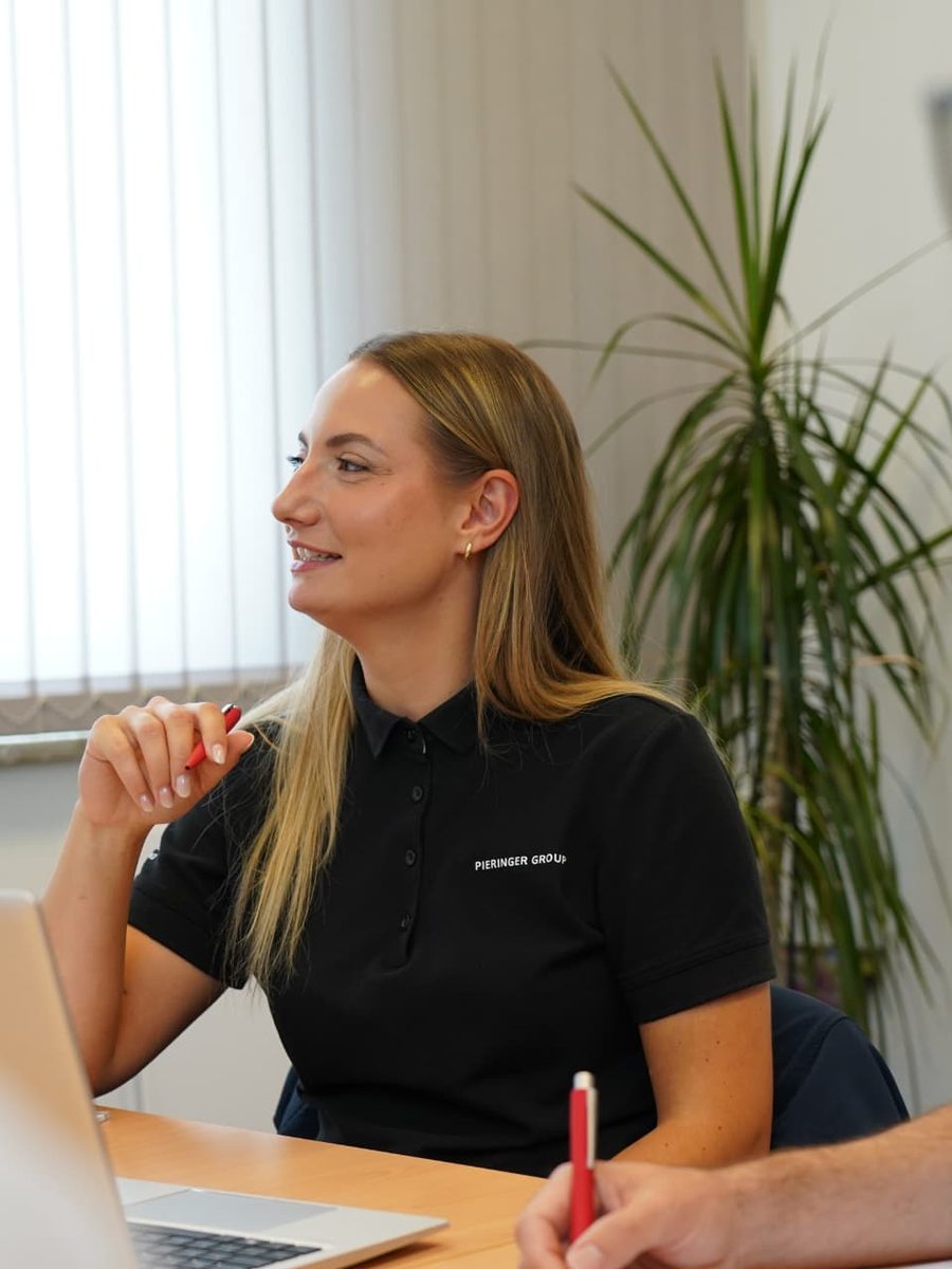 Porträt einer Mitarbeiterin oder eines Mitarbeiters der Pieringer Group, Freilassing